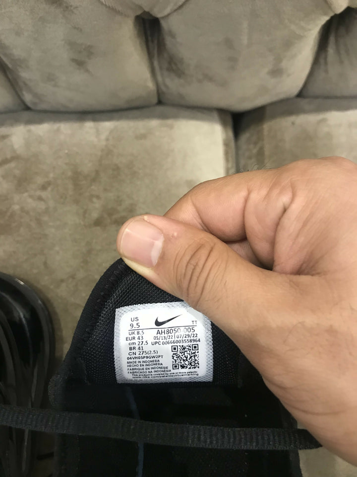 Nike Air Max 270 Triple Black Size: 43