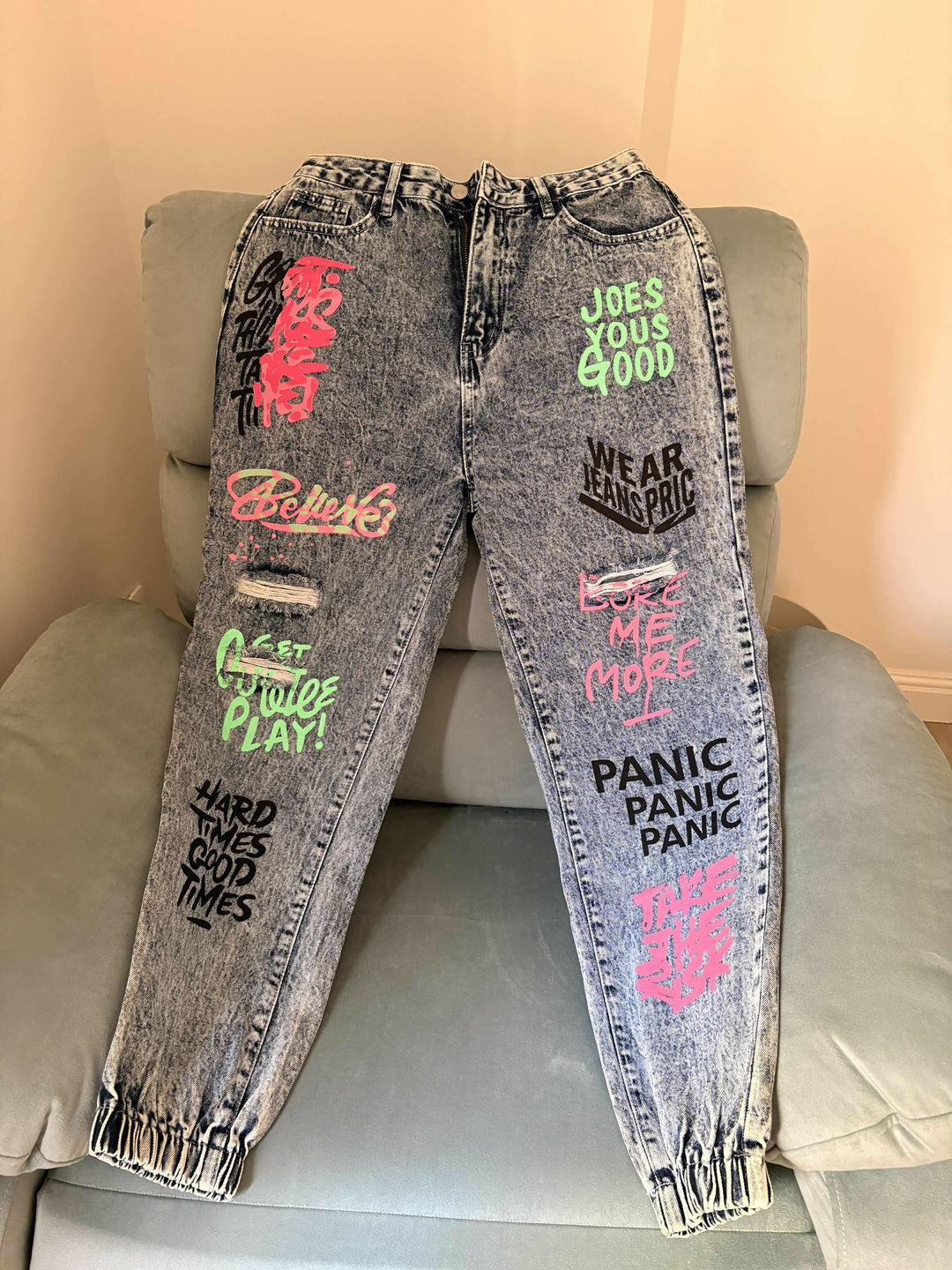 SHEIN EZwear High Waisted Slogan Graphic Ripped Detail Jeans