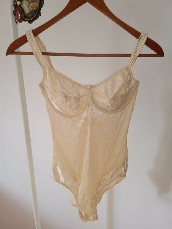 Little K Vintage Lace Bodysuit Size: S (NEVER WORN)