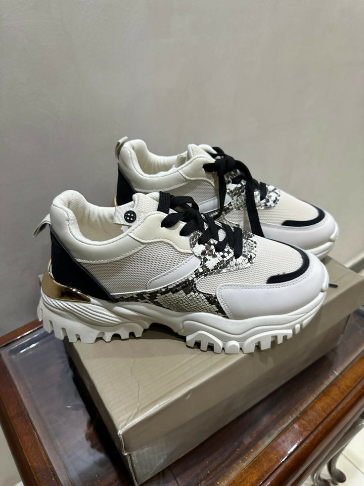 Dejavu New Sneakers Size 41 (NEW WITH BOX)