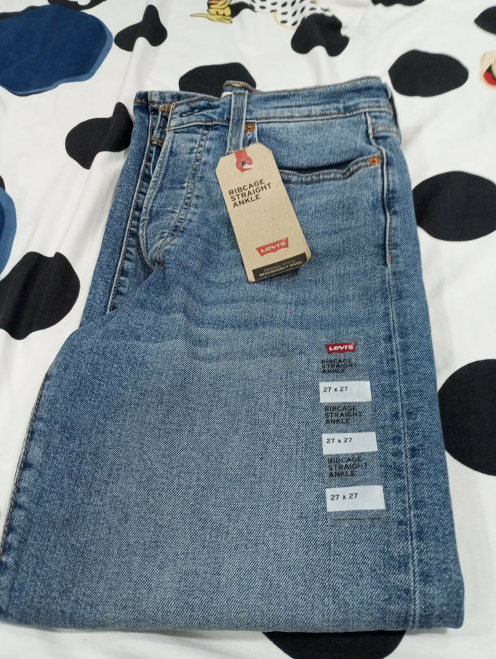 New Levi's Straight Jeans (USA Size: 27)