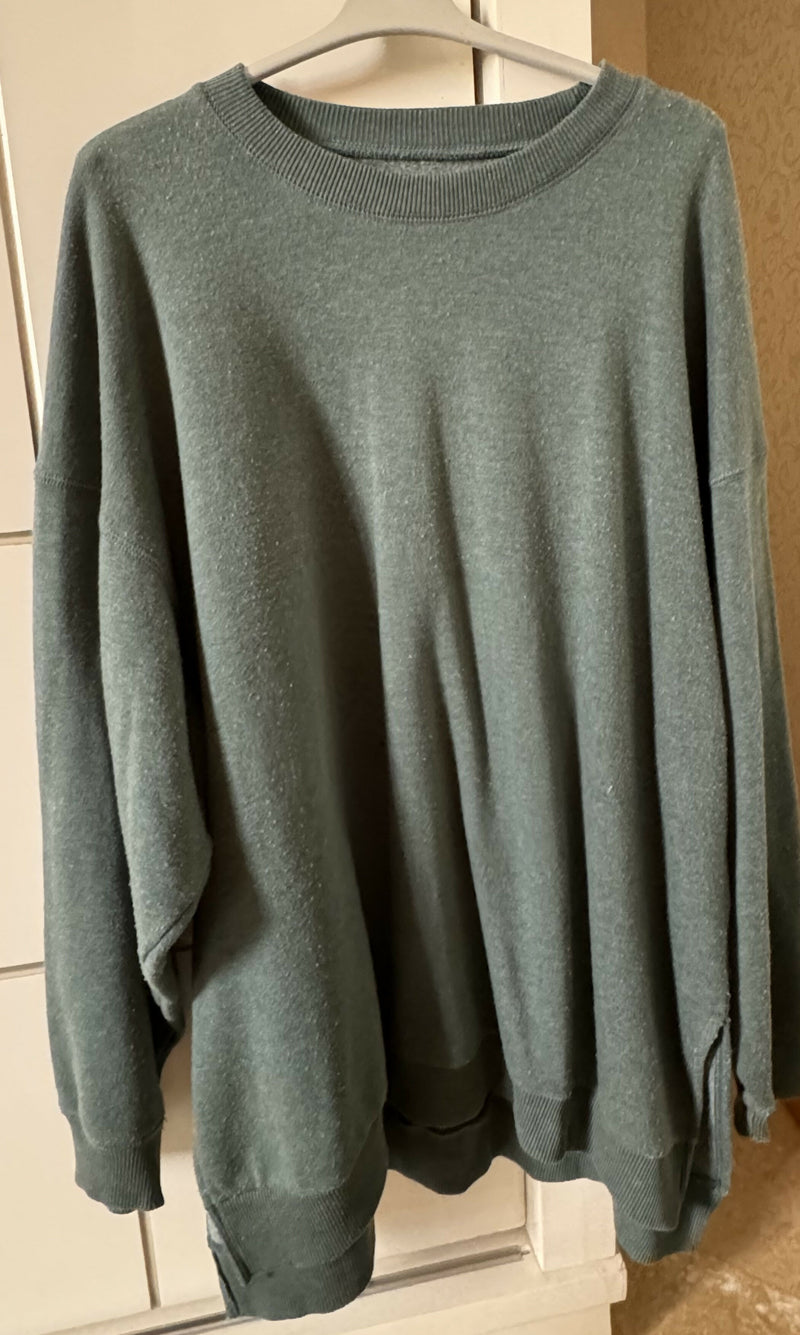 American Eagle Green Sweater Size: M (oversized)