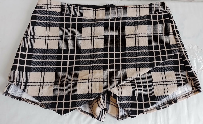 Boohoo Checkered skorts Size: 10