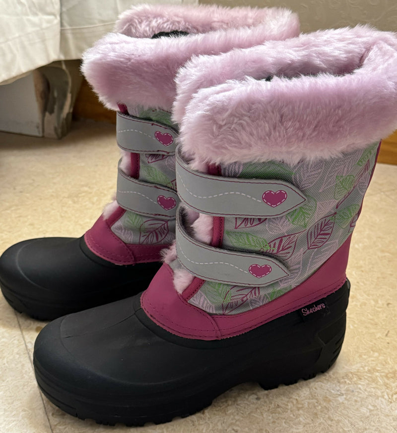 New Skechers Winter Boots Size: 37