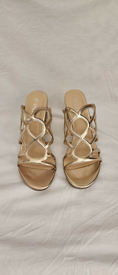 Rose Gold Sandals Size: 39