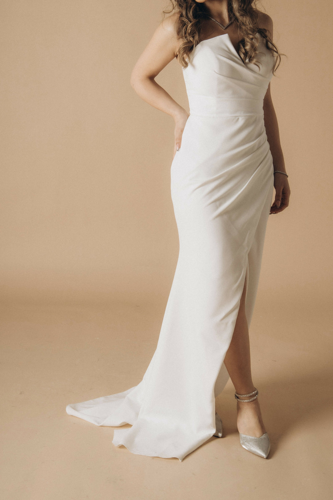 SANS BRETELLE DRESS/GOWN WITH SLIT IN WHITE - WEAVING GRACE