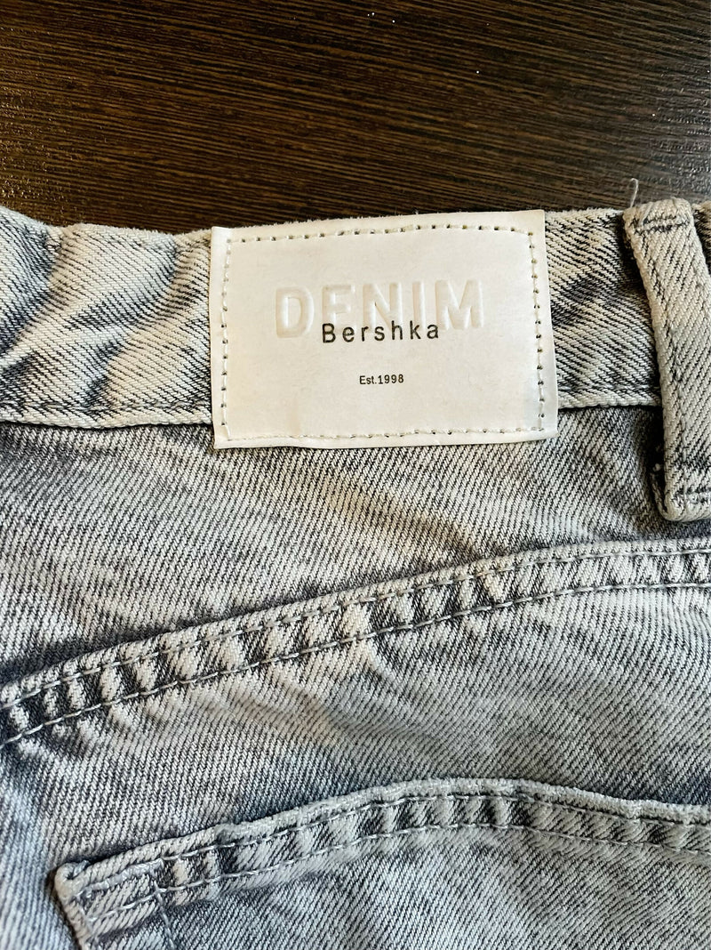 Bershka Straight Leg High Waist Jeans Size: EUR 36