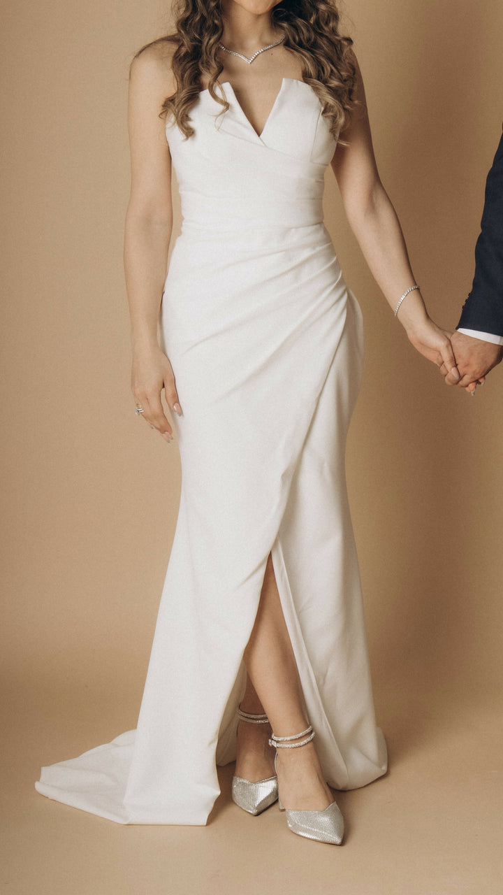 SANS BRETELLE DRESS/GOWN WITH SLIT IN WHITE - WEAVING GRACE