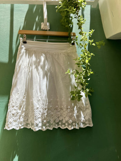 White Floral Lace Skirt Fits S