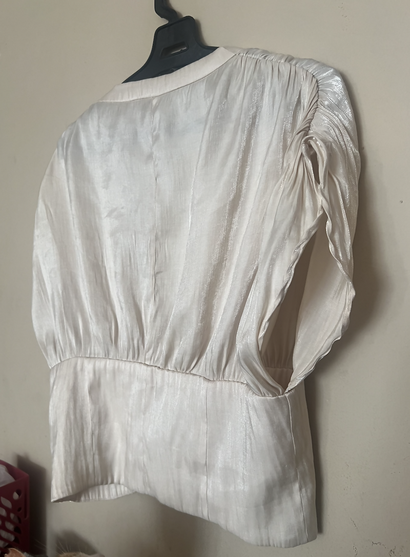 Calliope Shiny Off-White Top Size L