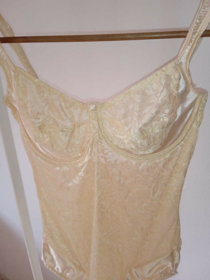 Little K Vintage Lace Bodysuit Size: S (NEVER WORN)