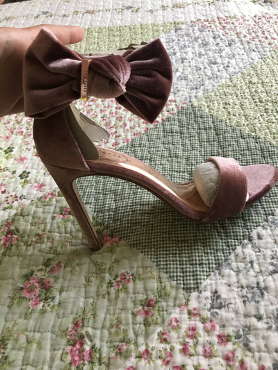 Ted Baker London Torabel Velvet Bow Stiletto Heel Size: 37 NEW WITH TAG