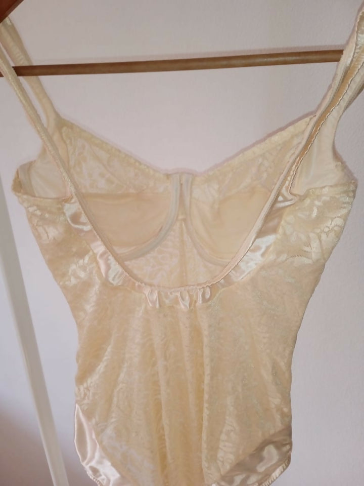 Little K Vintage Lace Bodysuit Size: S (NEVER WORN)