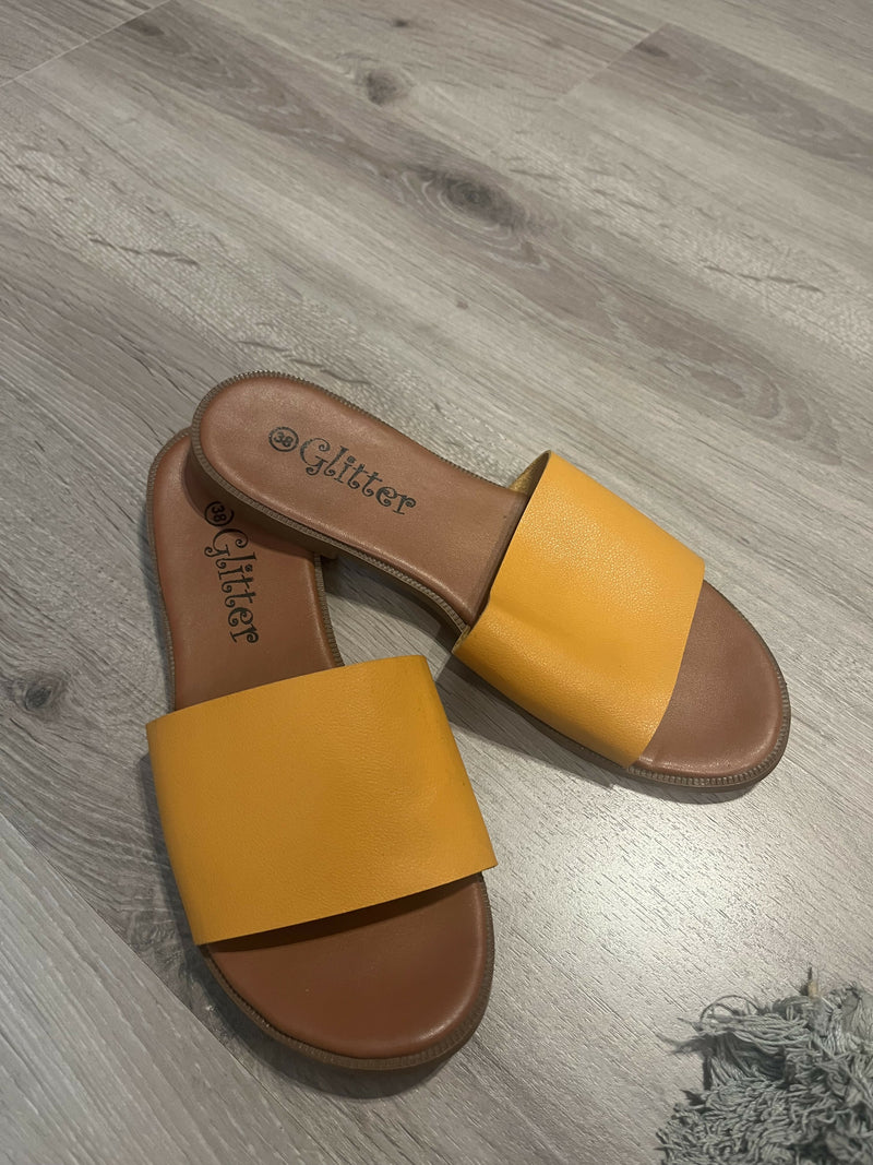 Yellow Slipper Size: 38