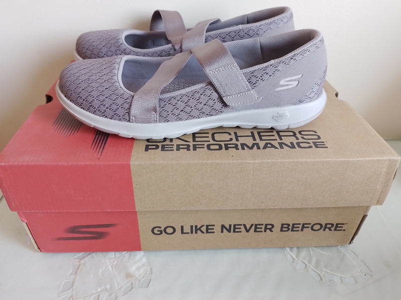 Skechers Size 36 / 37 NEW WITH BOX