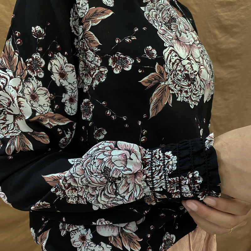 Amisu Floral Blouse Size: XS