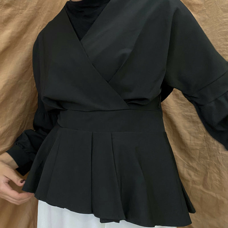 Dainty Black Back Buttoned Peplum Blouse Size: L