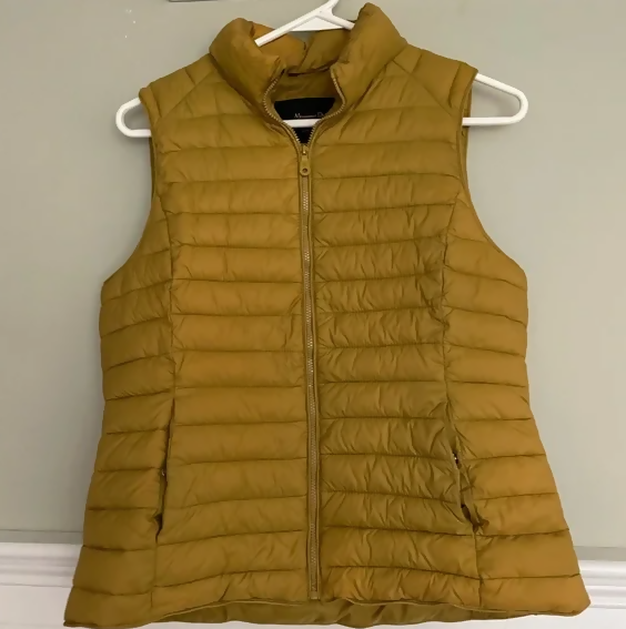 Massimo Dutti Puffer Vest Size: M/L