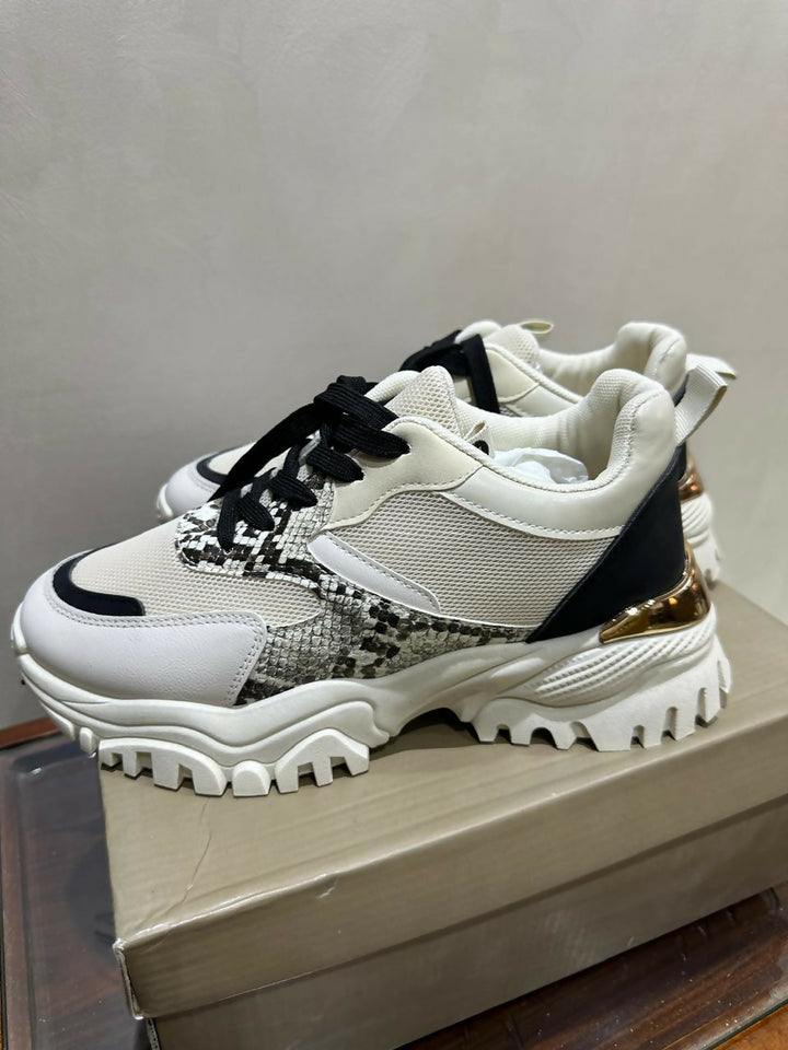 Dejavu New Sneakers Size 41 (NEW WITH BOX)