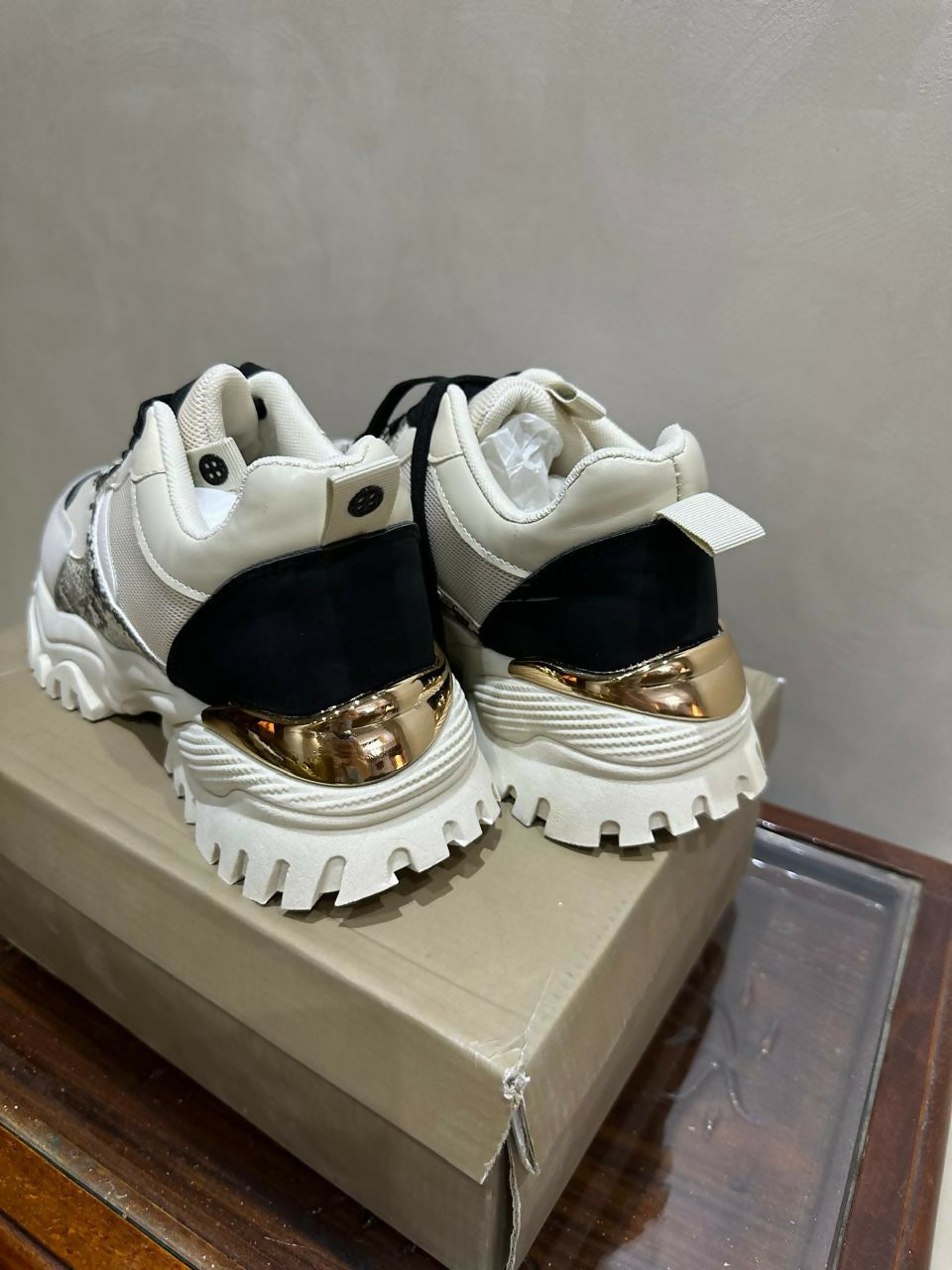 Dejavu New Sneakers Size 41 (NEW WITH BOX)