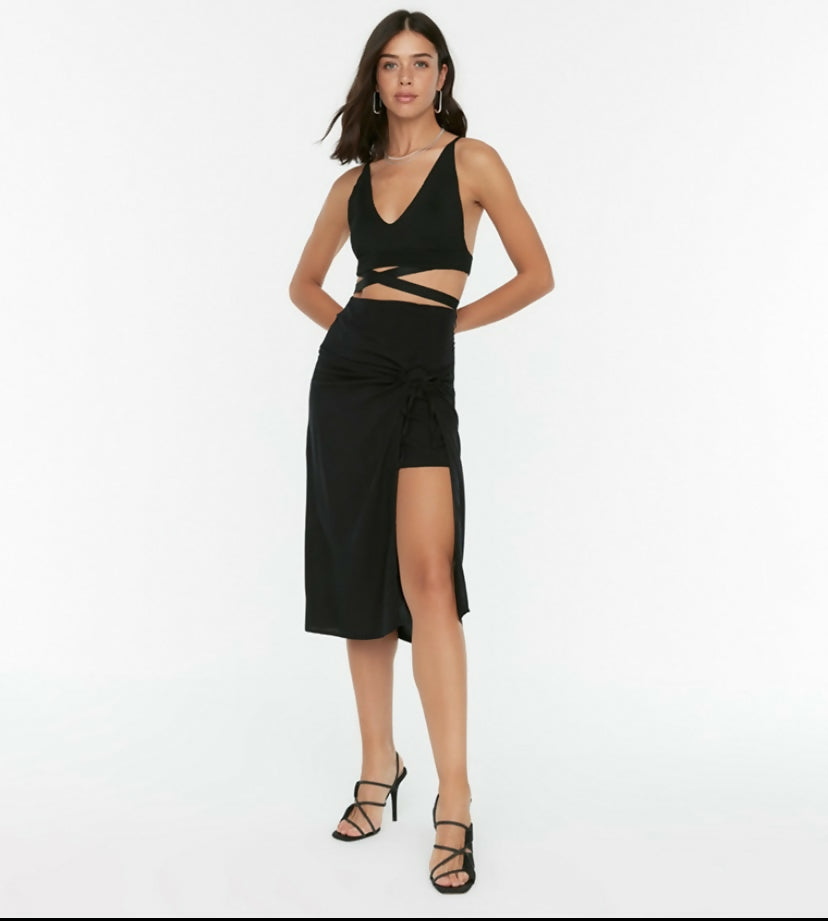 TRENDYOL Black Skirt Size: EU 40