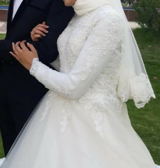 Wedding Dress with Veil Size M