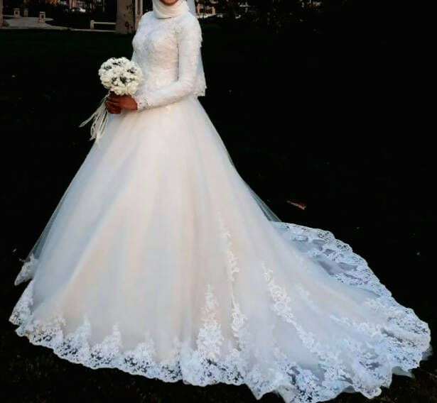 Wedding Dress with Veil Size M