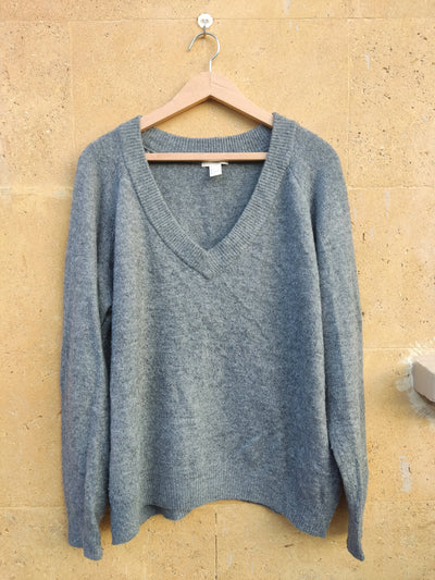 Grey Basic H&M V Winter Top Size L