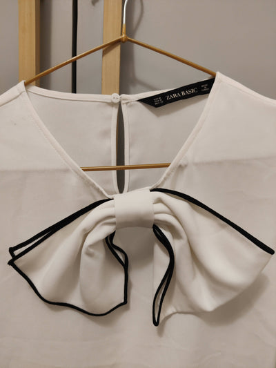 Zara Cream Blouse w/ Bowtie Size:M