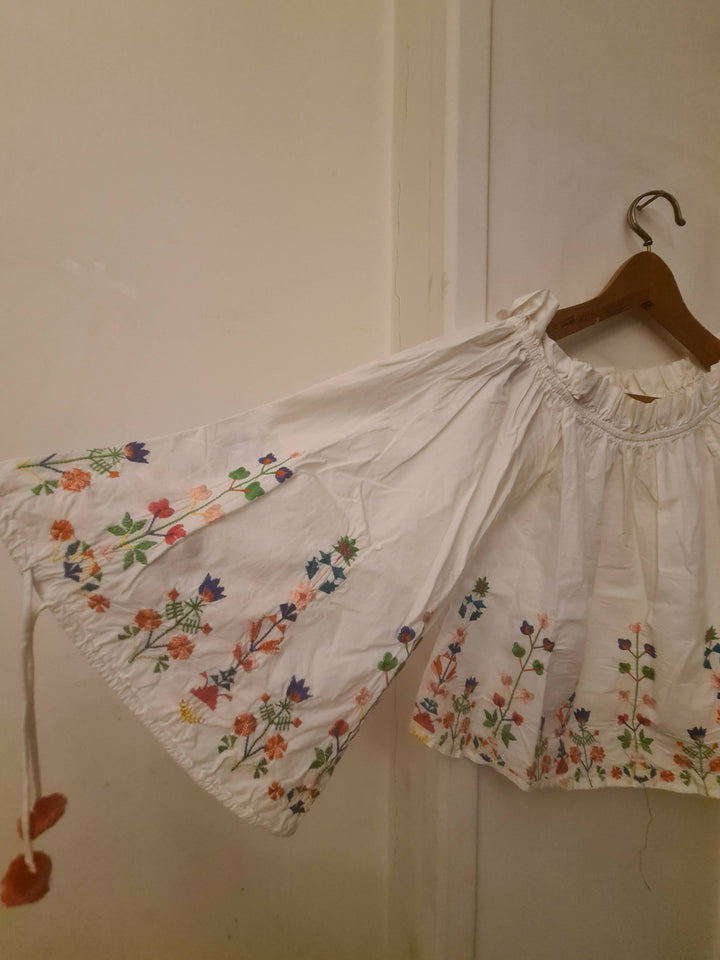 Stradivarius off shoulder. Size: S