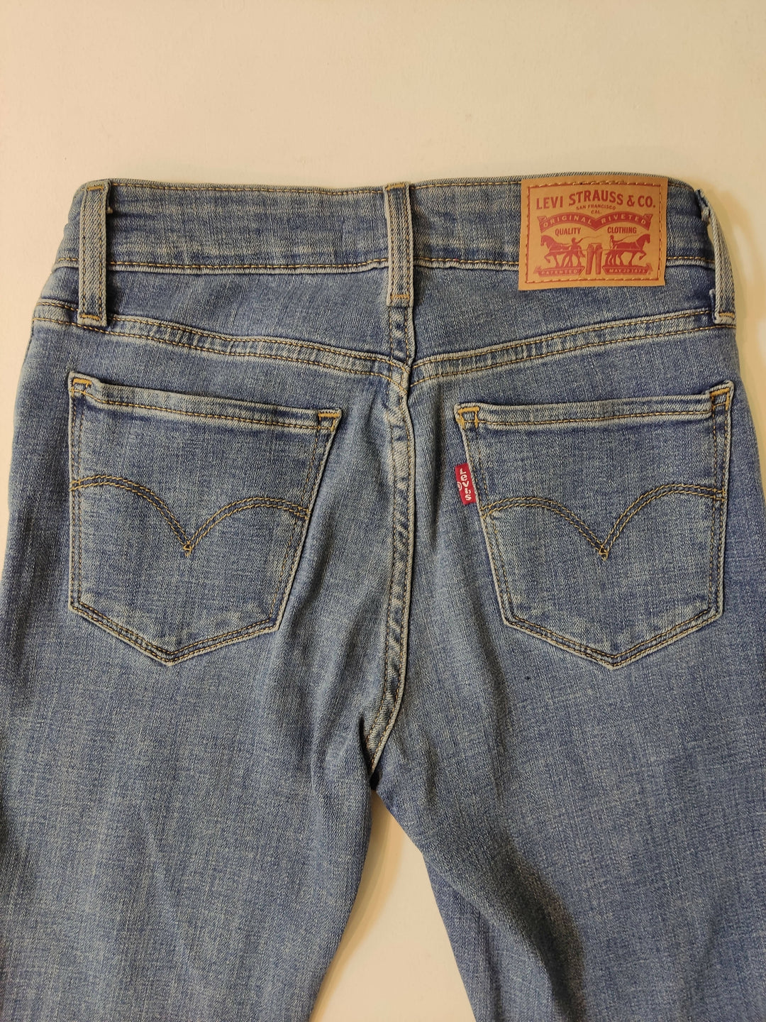 LEVI STRAUSS SKINNY JEANS SIZE 24