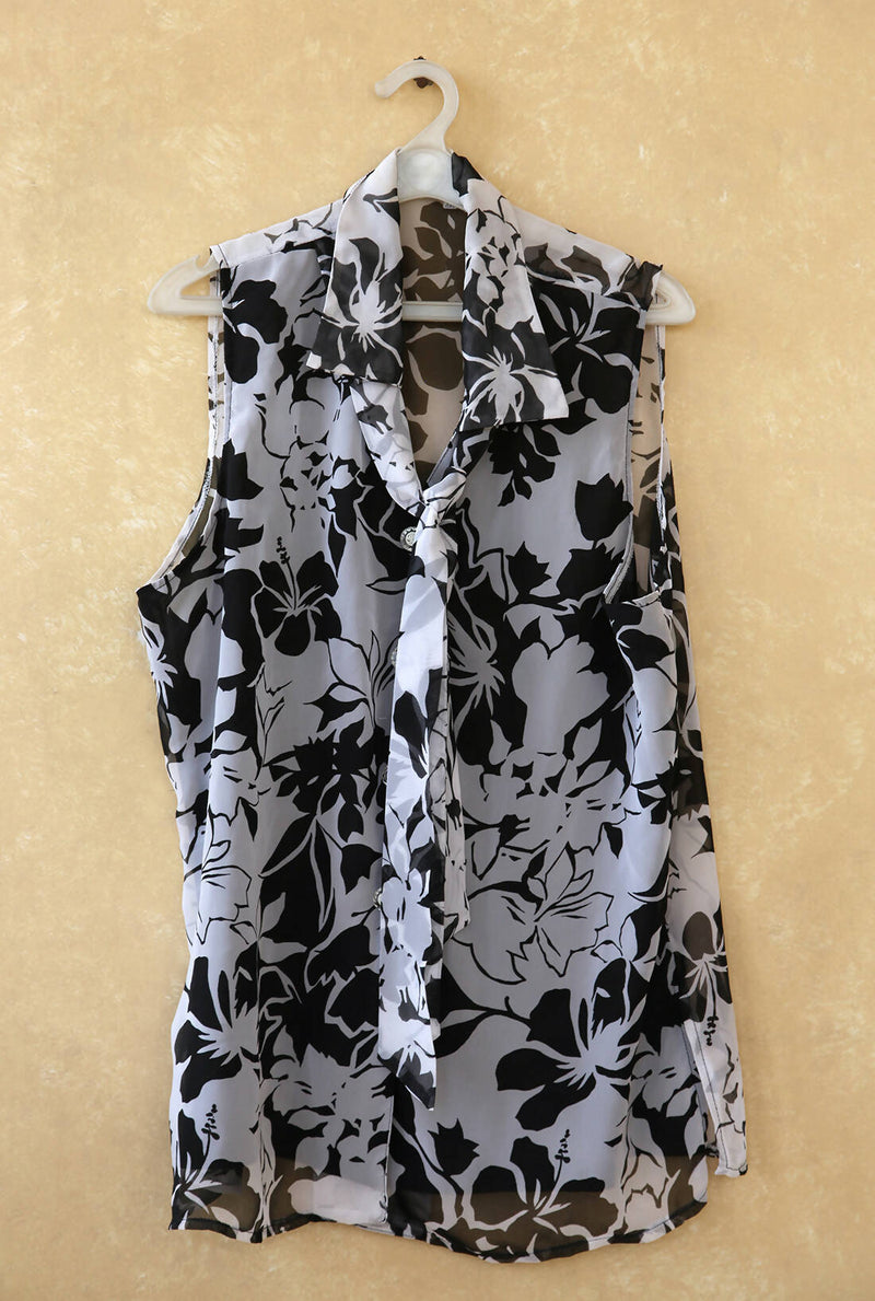 Sleeveless Collar with Tie-Knot Blouse Size: L