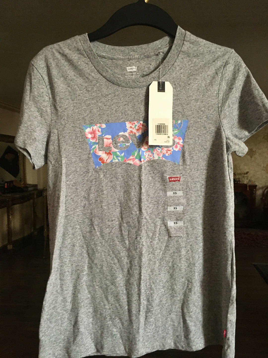 NEW Levis T-shirt Size XS
