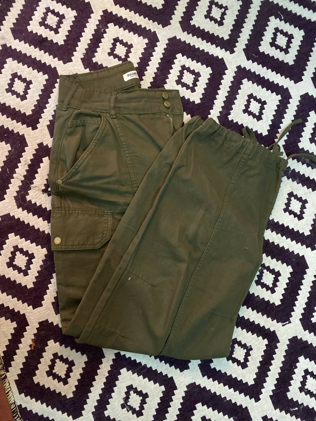 Pull&Bear Cargo olive pants Size: 38