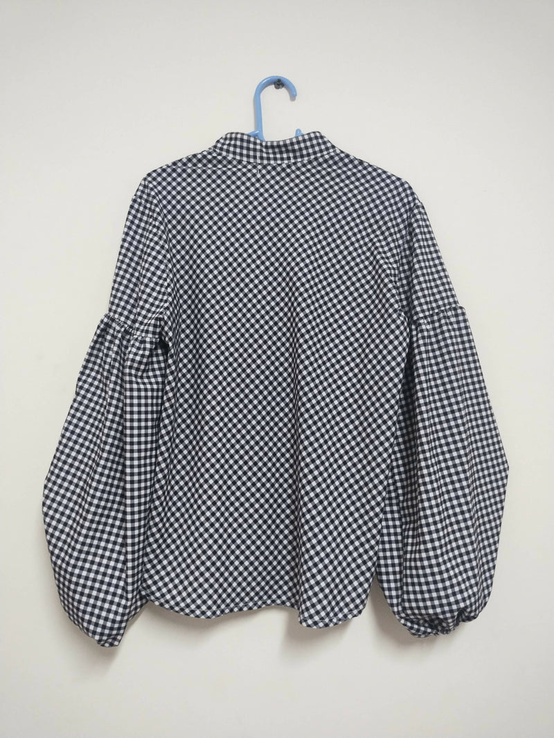 Free size Gingham Black & white top with balloon sleeves