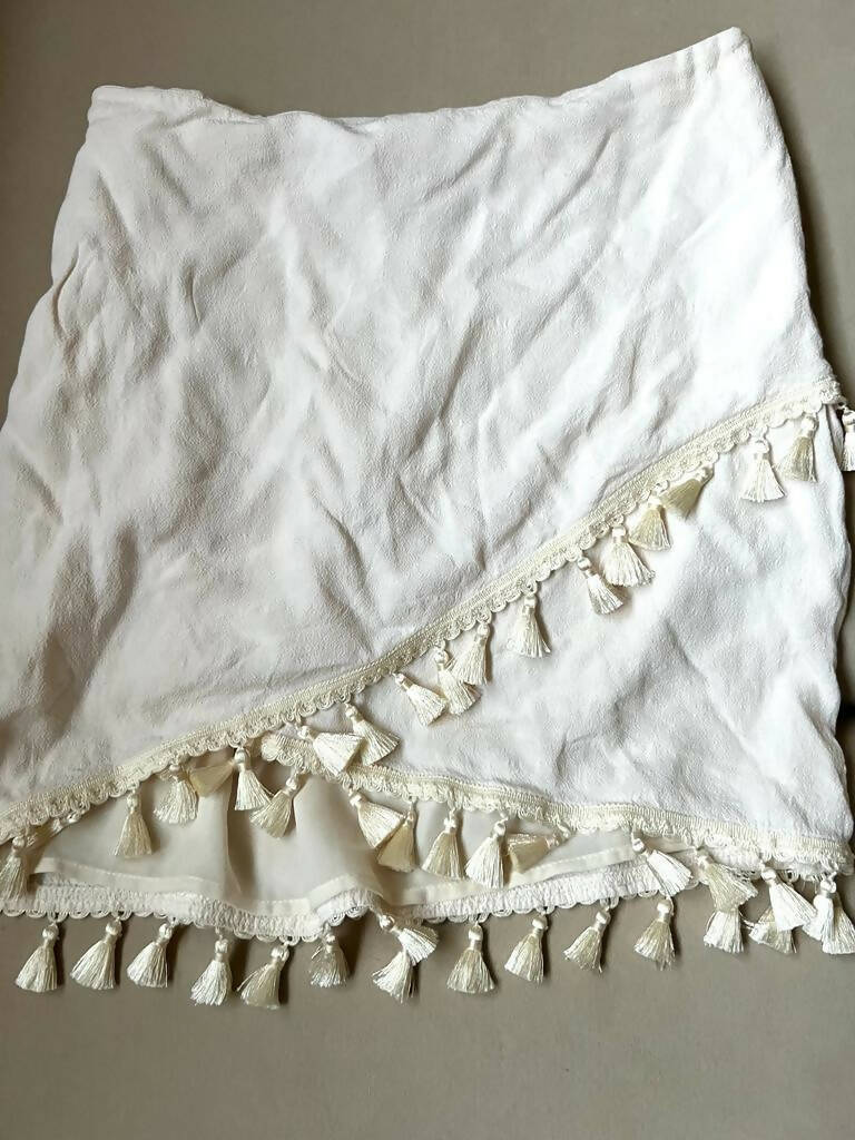 H&M off-white tassel skirt Size: S