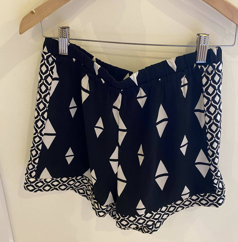 H&M Divided Patterned Black Shorts EUR36