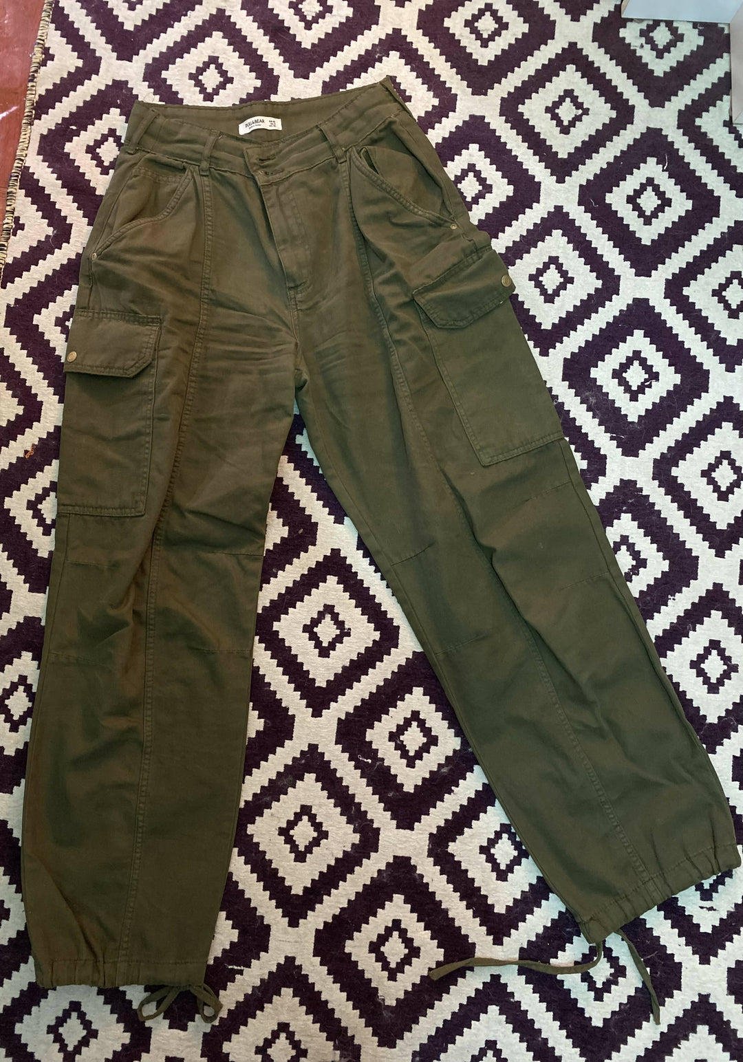 Pull&Bear Cargo olive pants Size: 38