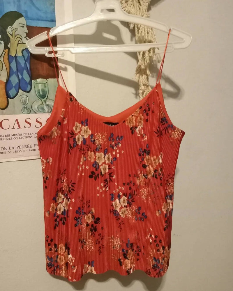 Red Floral Top Size: S/M