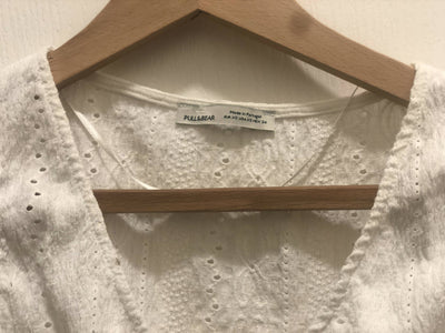 Pull & Bear XS White Cute V Top