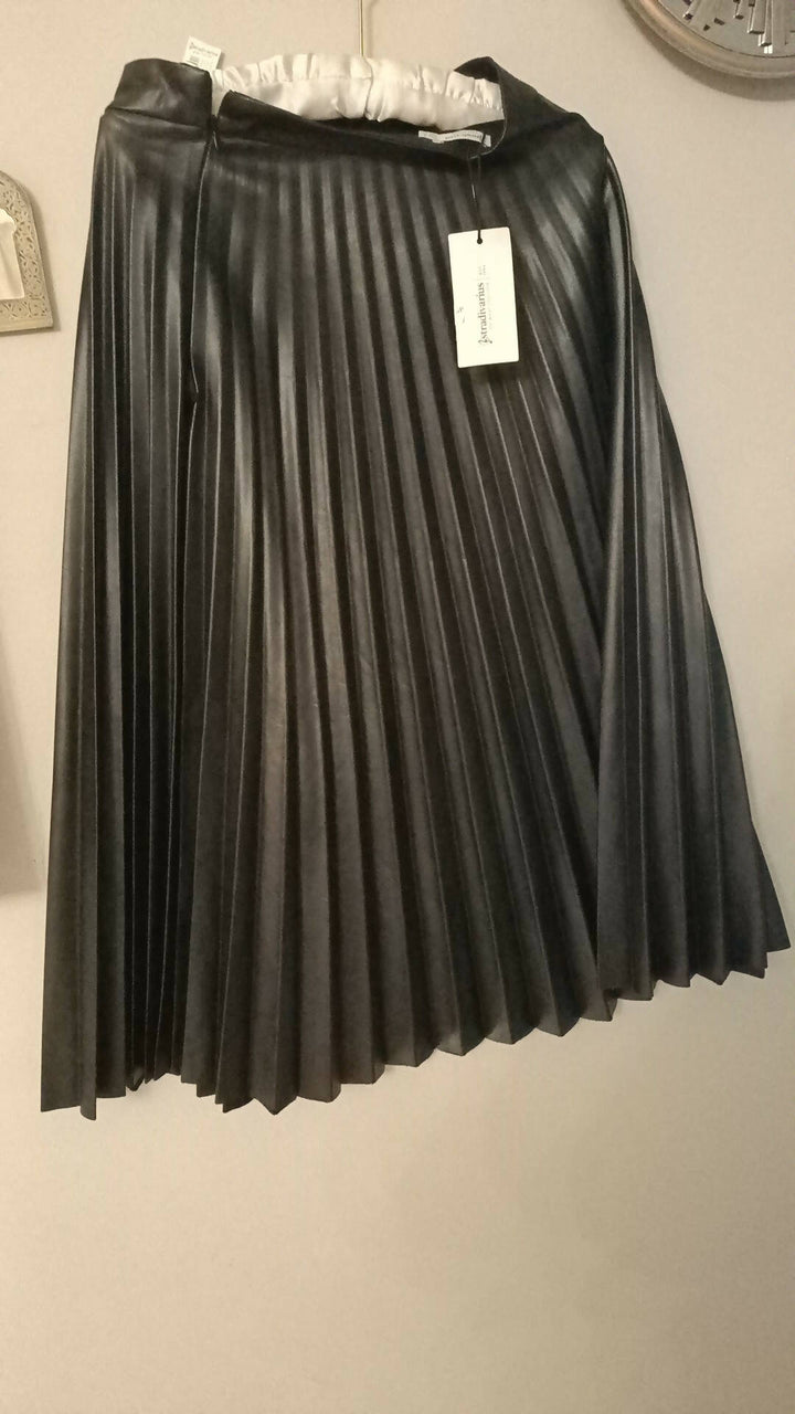 NEW Stradivarius Skirt Size: S/M