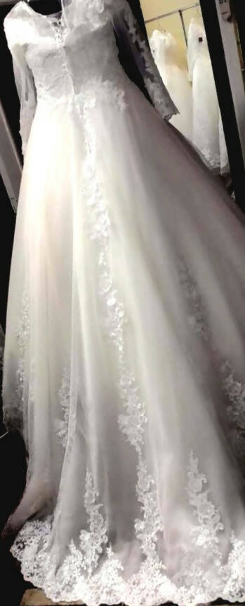 Wedding Dress with Veil Size M