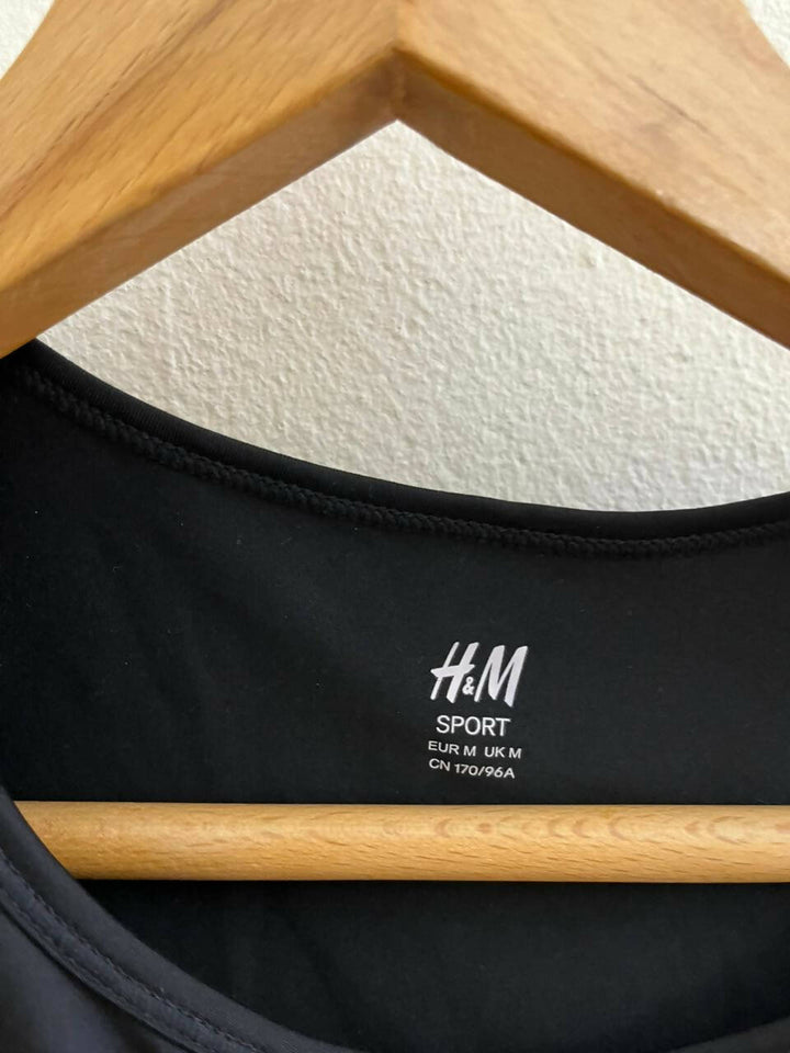 H&M Black Sports Crop Top Size M