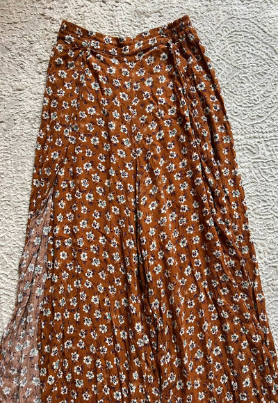 Pull&Bear two-tone floral pareo pants with front slits Size: XS/S