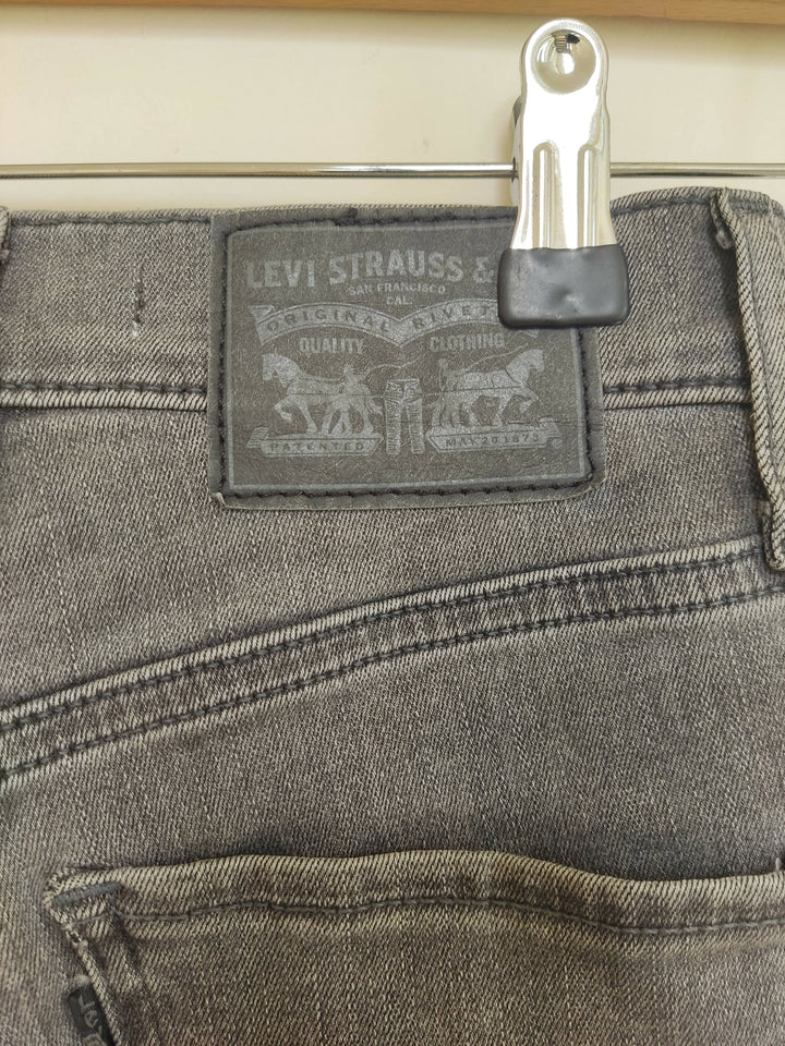 LEVI'S Skinny Dark Denim Size 24