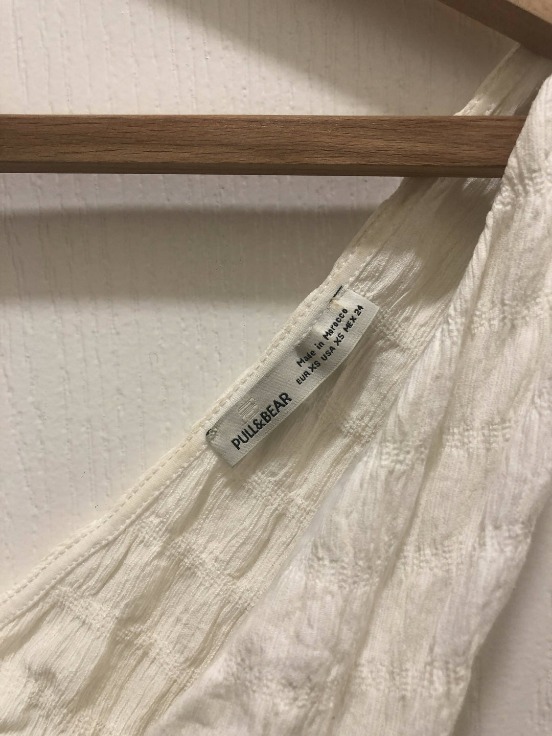 Pull & Bear Creamy White Sleeveless Blouse Size XS