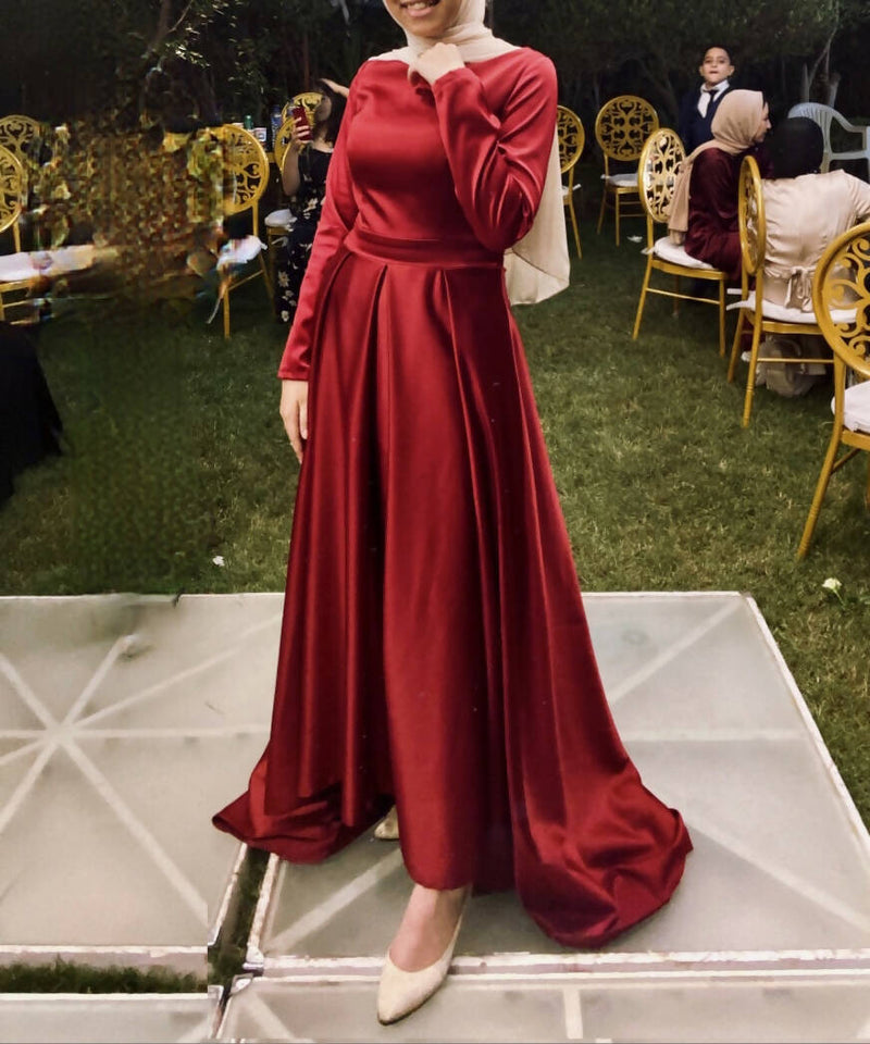Red Silk Soirée Dress 164 length (58 Kilo)