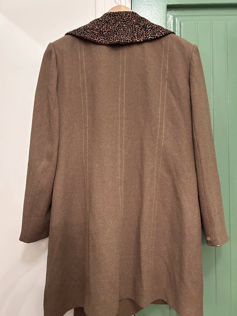 Brown Coat Leopard Collar Size M-L