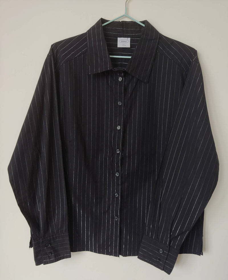 Black Striped Buttoned Blouse Size: L