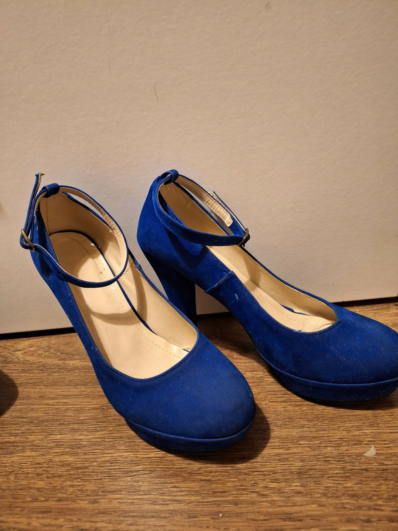 Blue Velvet Pumps Size: 38/39